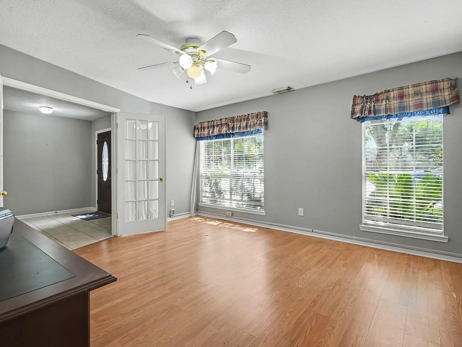 5 bed, 3.5 bath, 3177 sqft, $3,300 — Photo 2