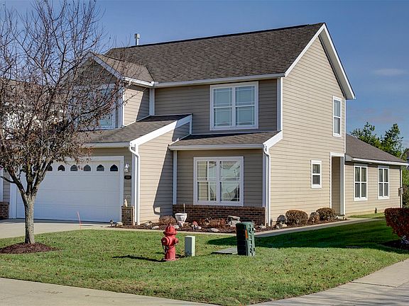 3rd image of 3909 Fennway Blvd