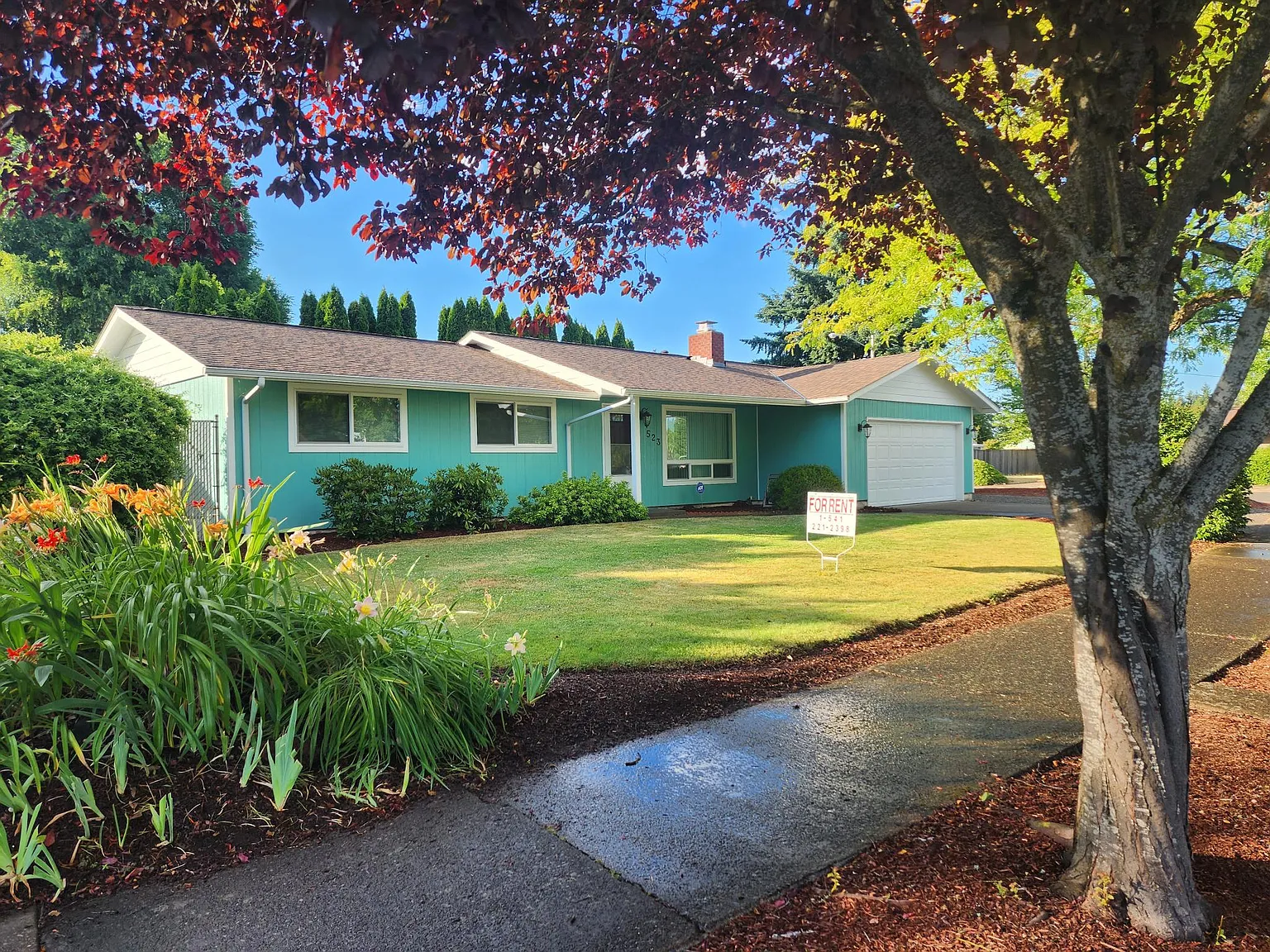 523 Durham Ave photo 1