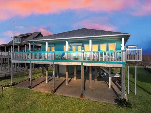 353 Atkinson St, Crystal Beach, TX 77650
