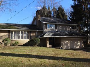 2198 Woodcrest Dr, Johnstown, PA 15905