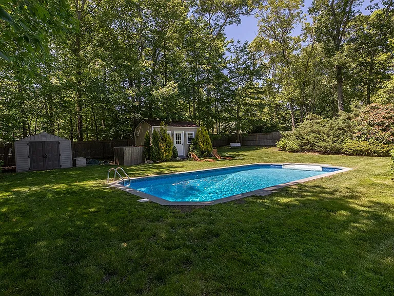 36 Tyrone Dr — Photo 22