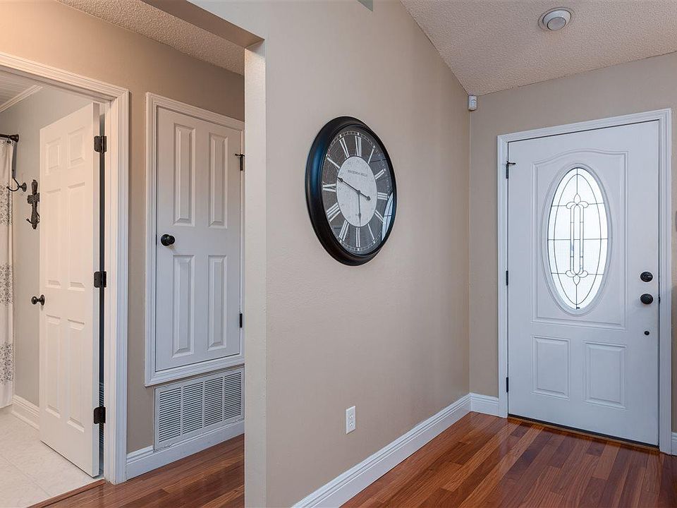 2nd image of 6202 Crest Way