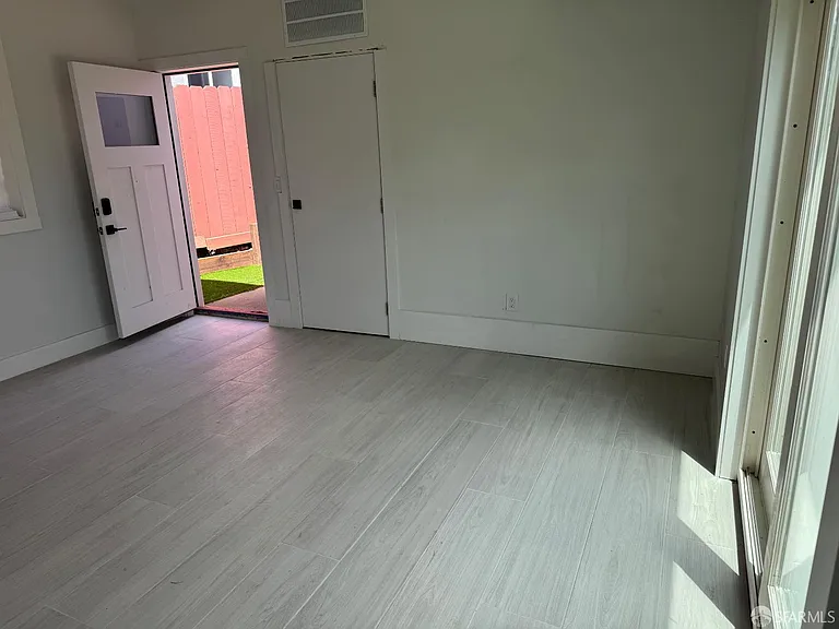 8 Greenwood Dr — Photo 3