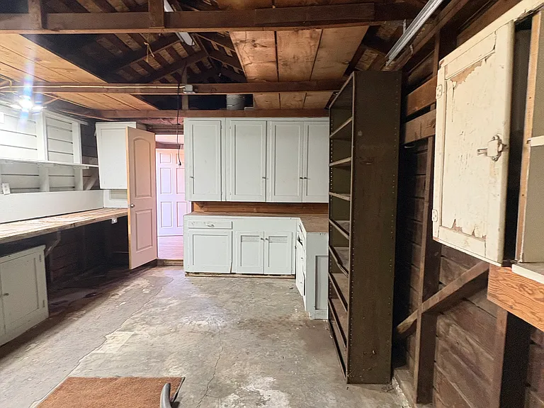 402 W Neville St — Photo 16