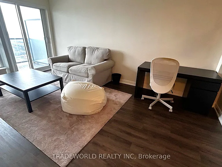 181 Village Green Sq #2911 — Photo 4