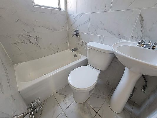 5th image of 417 W 43rd St #Z