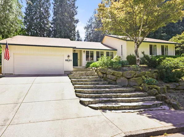 2211 NW 128th St, Vancouver, WA 98685