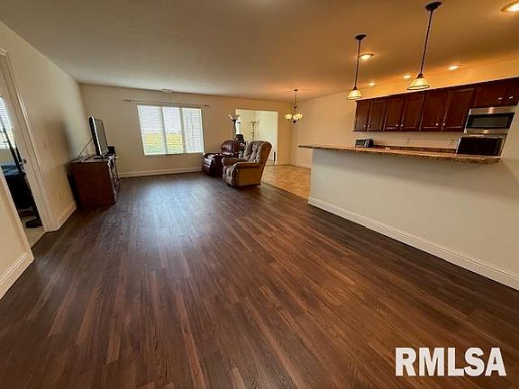 4th image of 311 Scotch Pine Dr