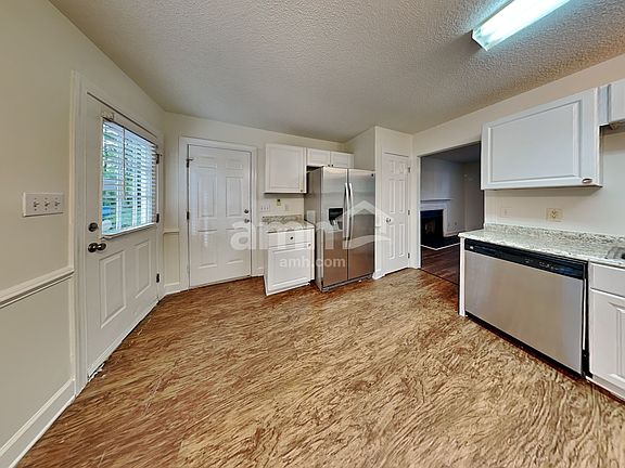 4th image of 803 Delray Ln