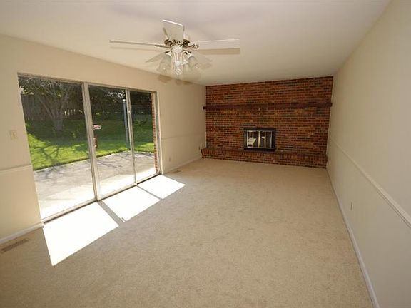 3rd image of 6232 Clematis Dr