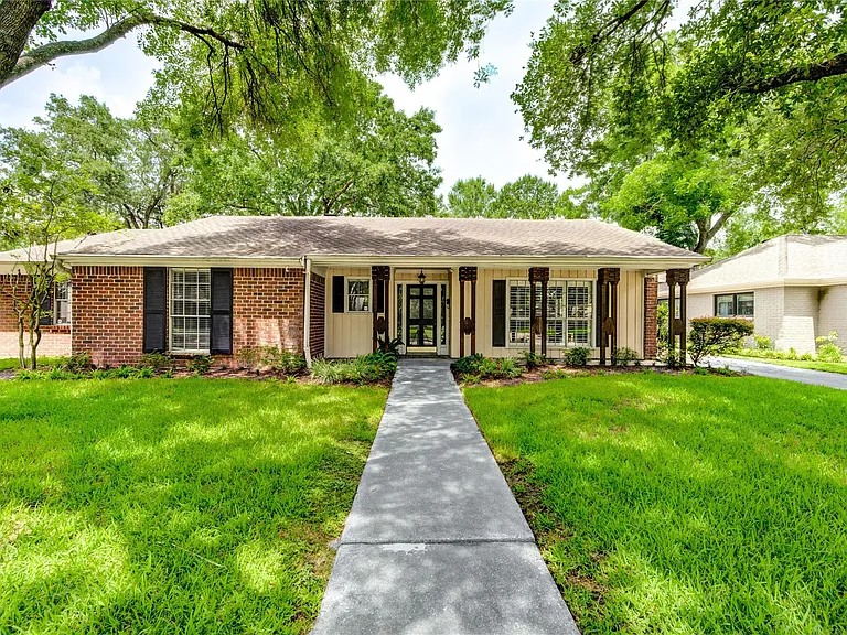 2602 Briarbrook Dr — Photo 1