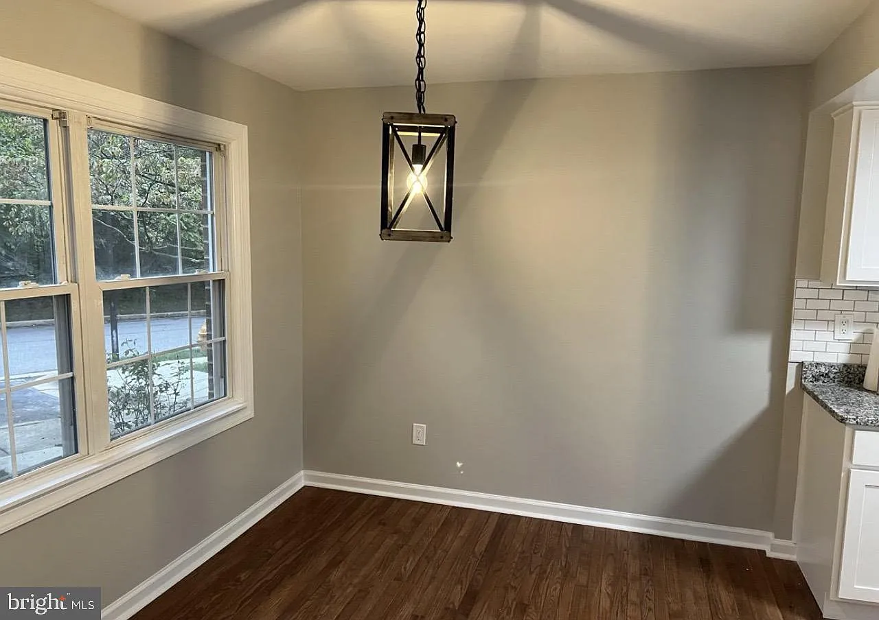 3 bed, 2.5 bath, 1896 sqft, $2,800 — Photo 2