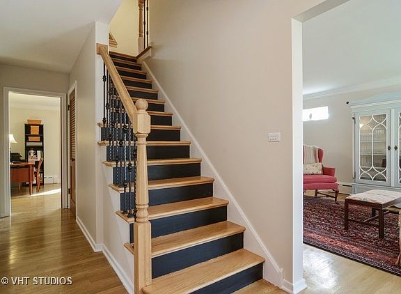 2nd image of 615 S Kennicott Ave