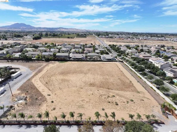 330 W Bolton Rd, Oakley, CA 94561