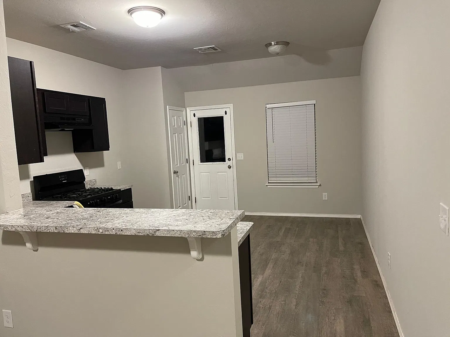 3 bed, 1304 sqft, $1,430 — Photo 3