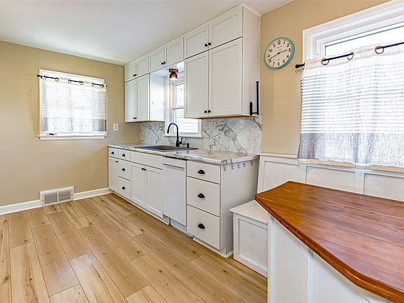 5th image of 214 Main St