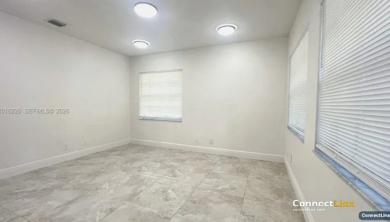 11307 Port St — Photo 3