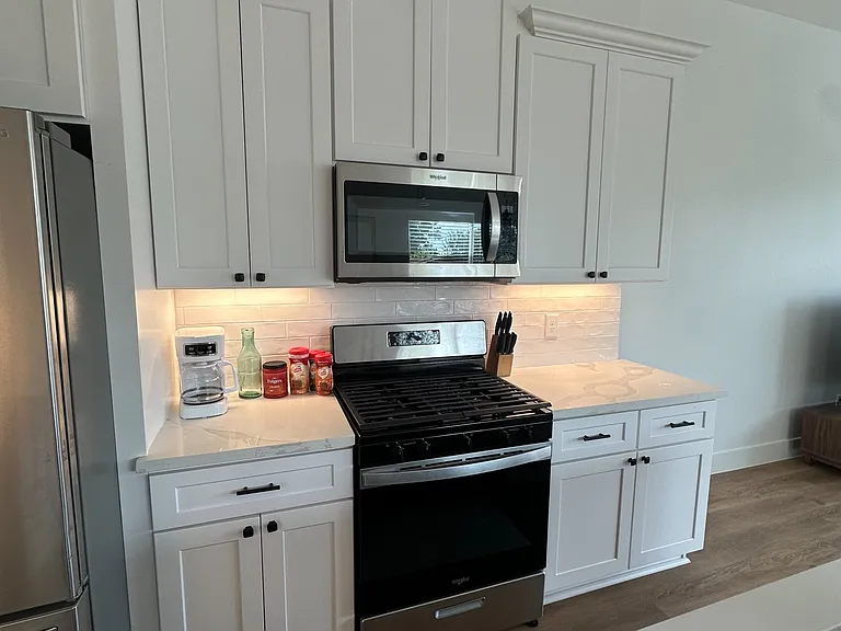 126 Amundsen St #A — Photo 36