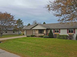 101 Country Club Dr, Clintonville, WI 54929