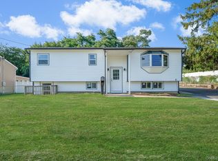 1807 Race Ave, Medford, NY 11763