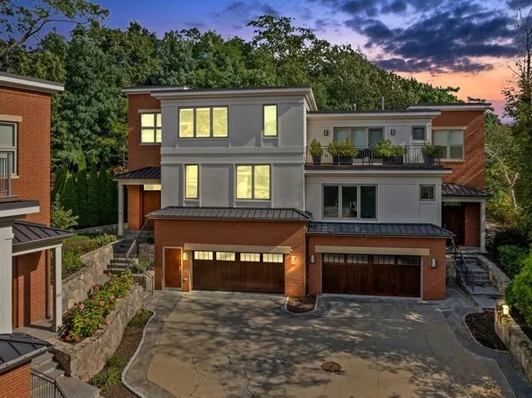 109 Florence St #109, Chestnut Hill, MA 02467