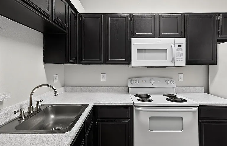 The Versailles Apartments — Photo 14
