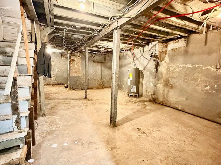 6525 Saybrook Ave — Photo 17