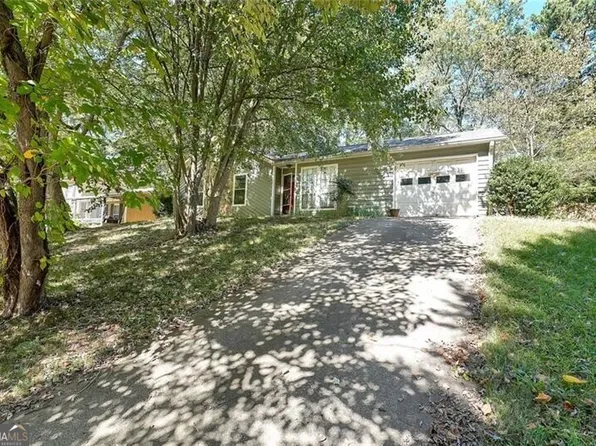 3884 Wood Path Dr, Stone Mountain, GA 30083