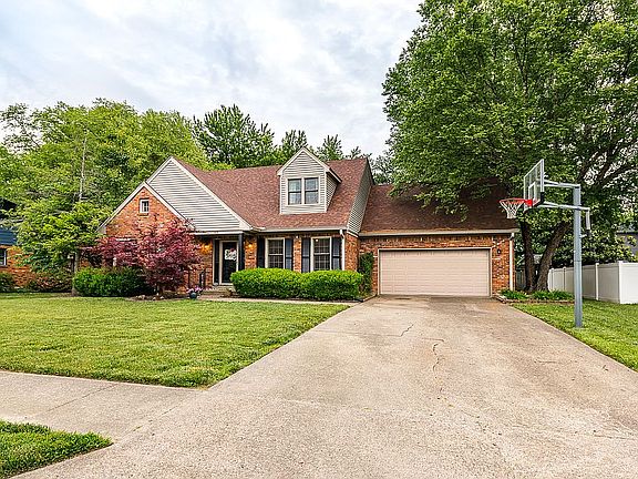 3rd image of 1103 Woodfield Dr
