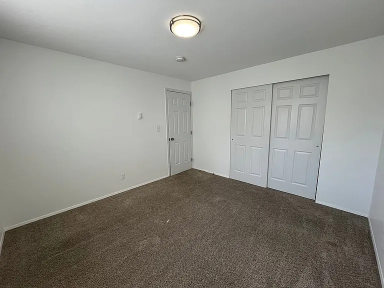 Lakeside Apartments — Photo 14