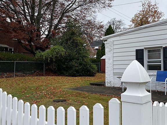 3rd image of 234 Ivy Rock Ln