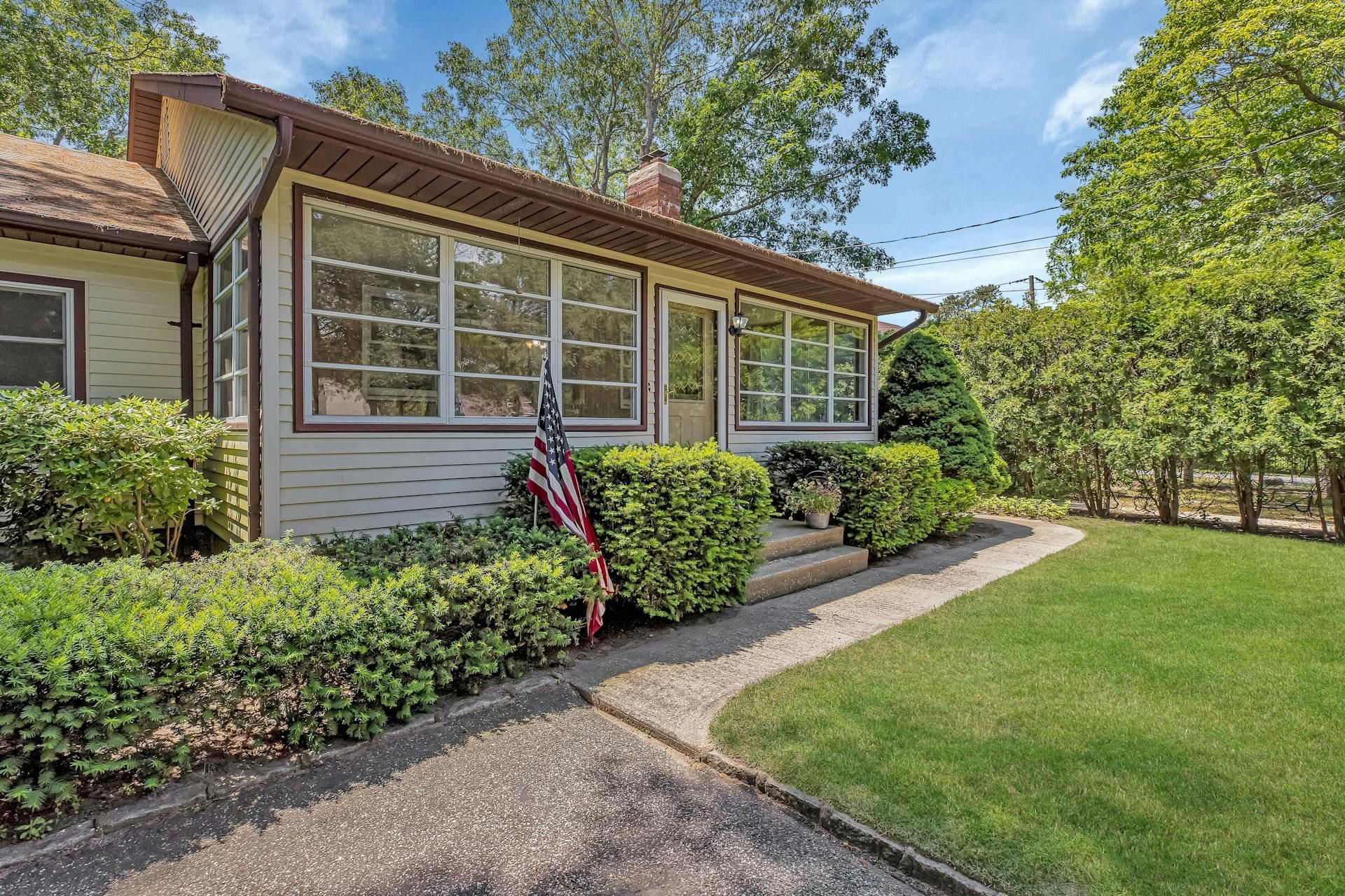 147 Newtown Rd, Hampton Bays, NY 11946 | Out East