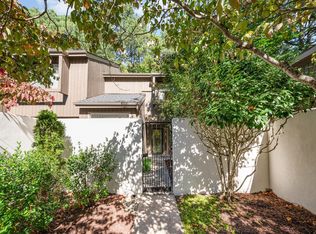 2 Vauxhall Pl, Chapel Hill, NC 27517