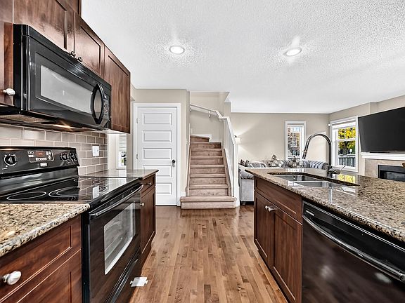 4th image of 1673 Cunningham Way SW