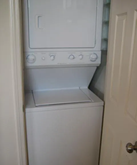 964 E 62nd St #3A — Photo 9
