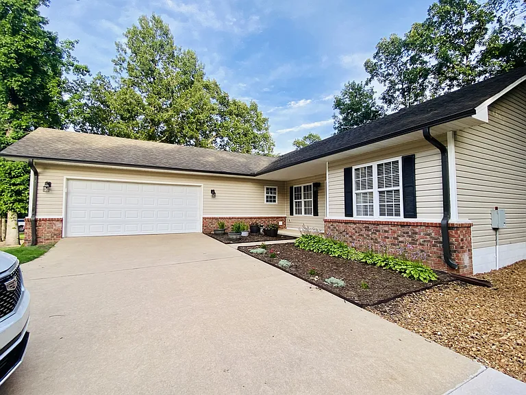 350 Plum Hollow Blvd — Photo 2