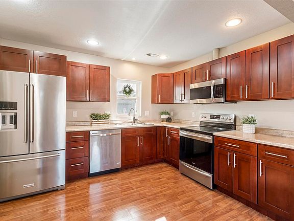 5th image of 305 North St
