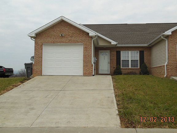 2nd image of 220 Tara Dawn Cir