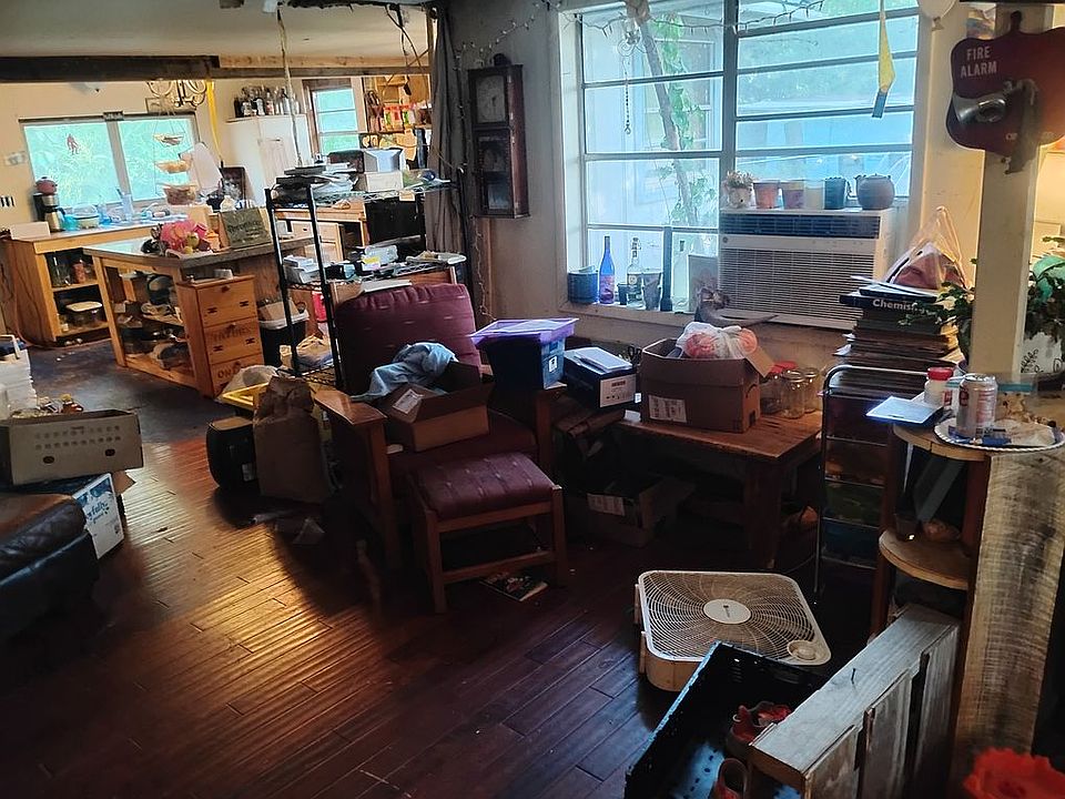 1st image of 958 Sulphur Springs Rd