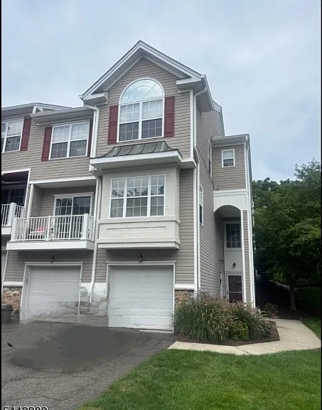 93 Lakeview Ct — Photo 1