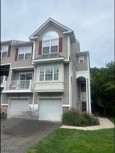 93 Lakeview Ct