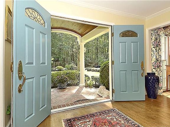 4th image of 1107 Peppertree Dr