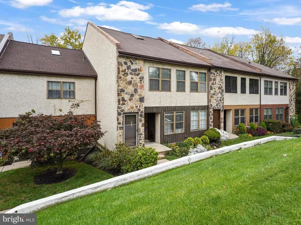 239 Smallwood Ct, West Chester, PA 19380