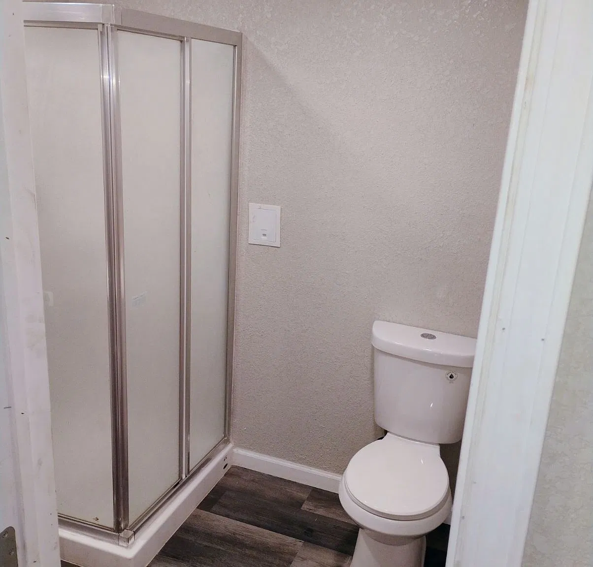 1704 Commercial Ave — Photo 3