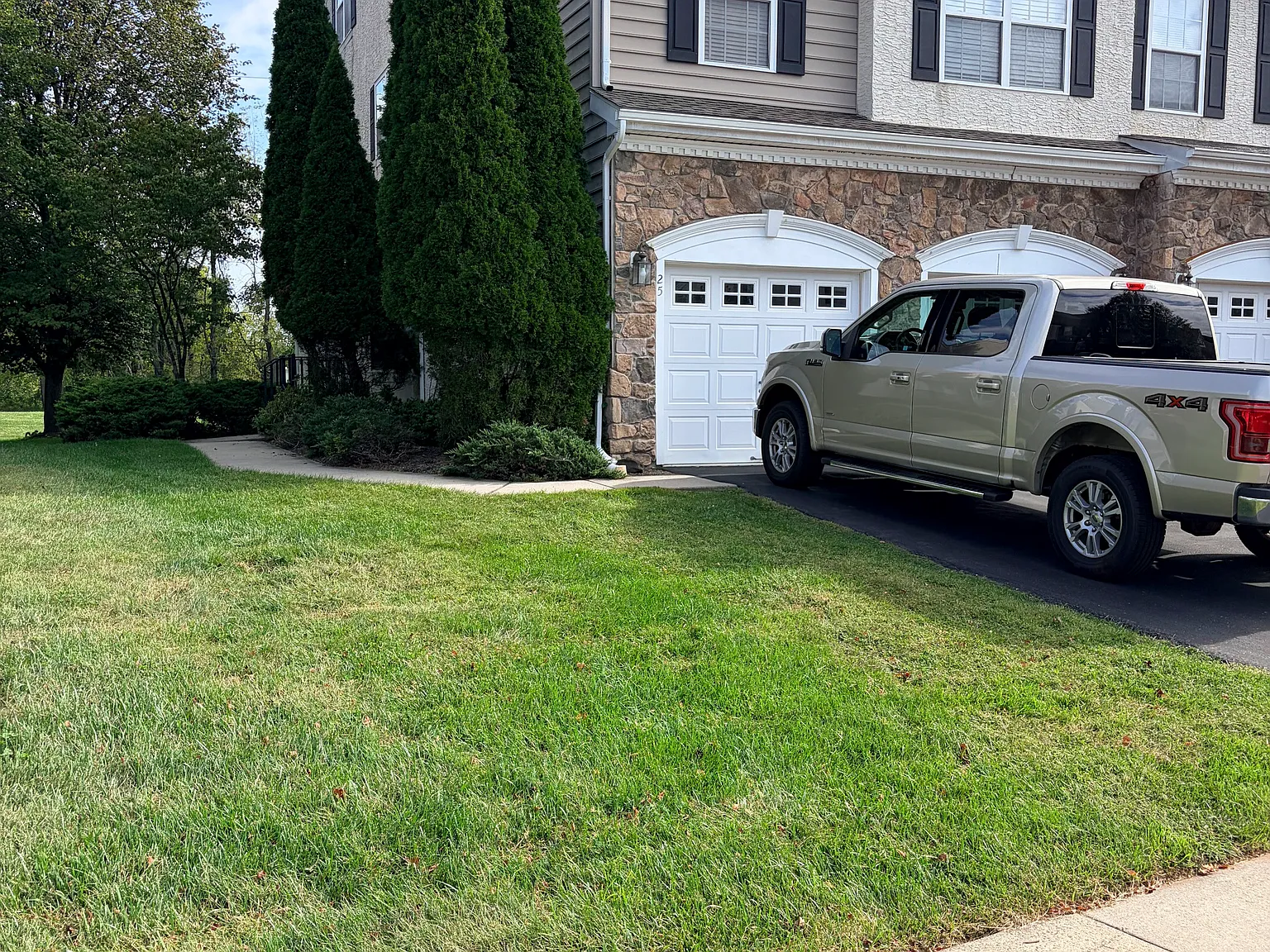 4 bed, 2.5 bath, 2540 sqft, $4,300 — Photo 1
