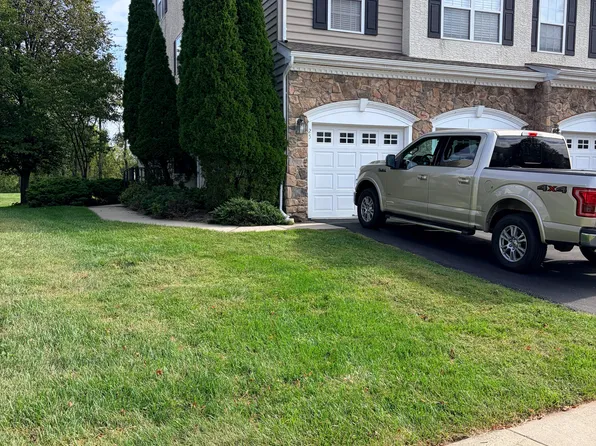 25 Wellington Rd, Newtown, PA 18940