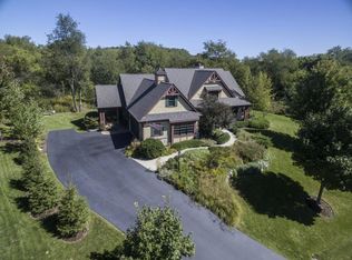 804 Red Hawk Dr, Walworth, WI 53184