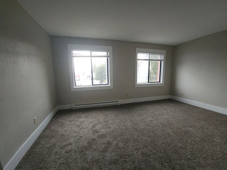 Florence Apartments — Photo 37