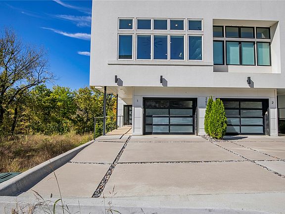 2nd image of 205 West Ave #1